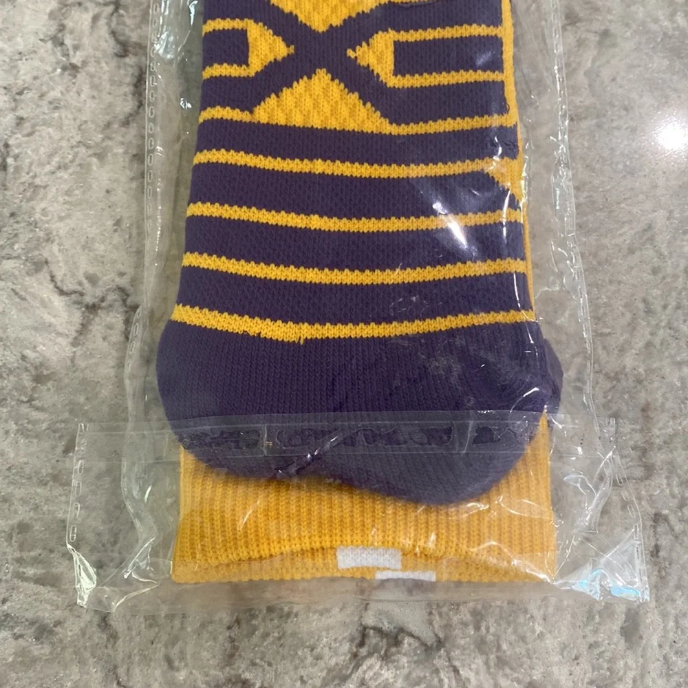 Kobe Bryant Los Angeles Lakers #24 Men’s Basketball Socks - Picture 8 of 10
